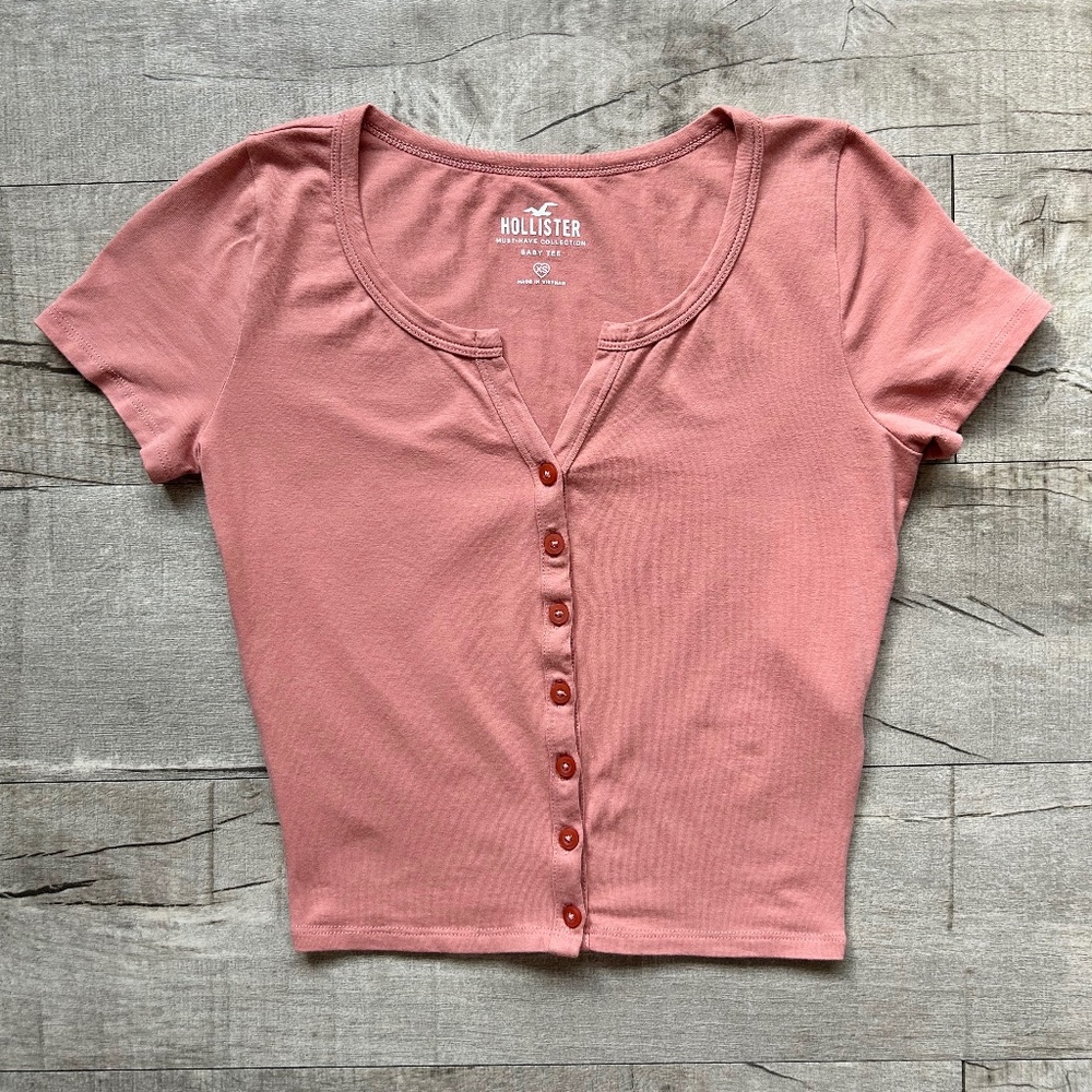 Hollister Pink Button Up Crop Top Baby Tee Must Have Feminie 90s Y2K CUTE Casual